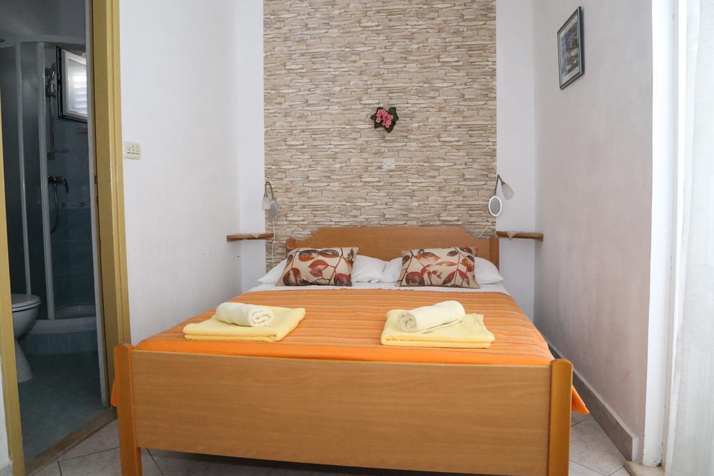 Apartments Dragica Milna  Buitenkant foto