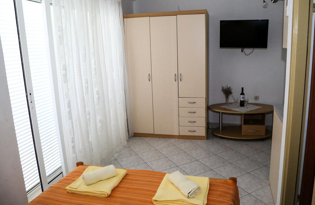 Apartments Dragica Milna  Buitenkant foto