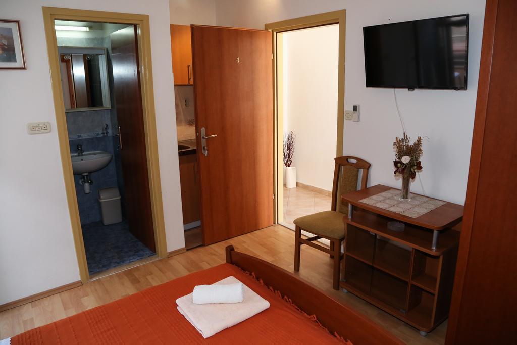 Apartments Dragica Milna  Buitenkant foto