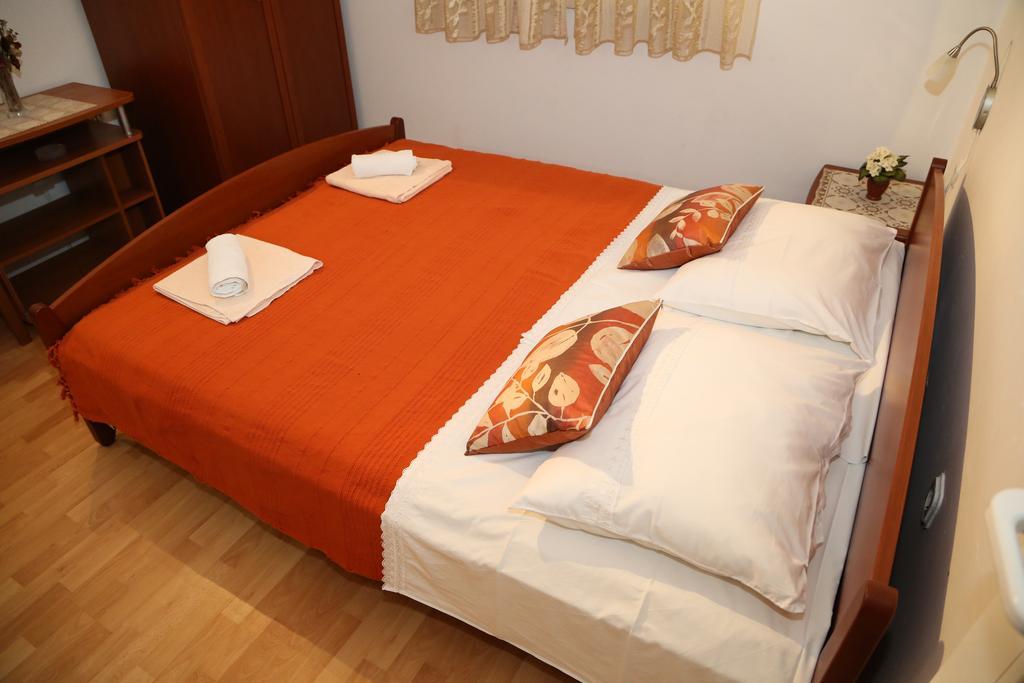 Apartments Dragica Milna  Buitenkant foto