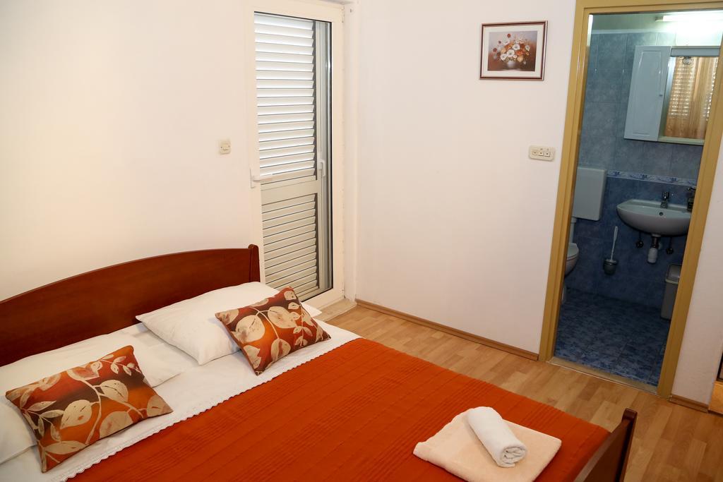 Apartments Dragica Milna  Buitenkant foto