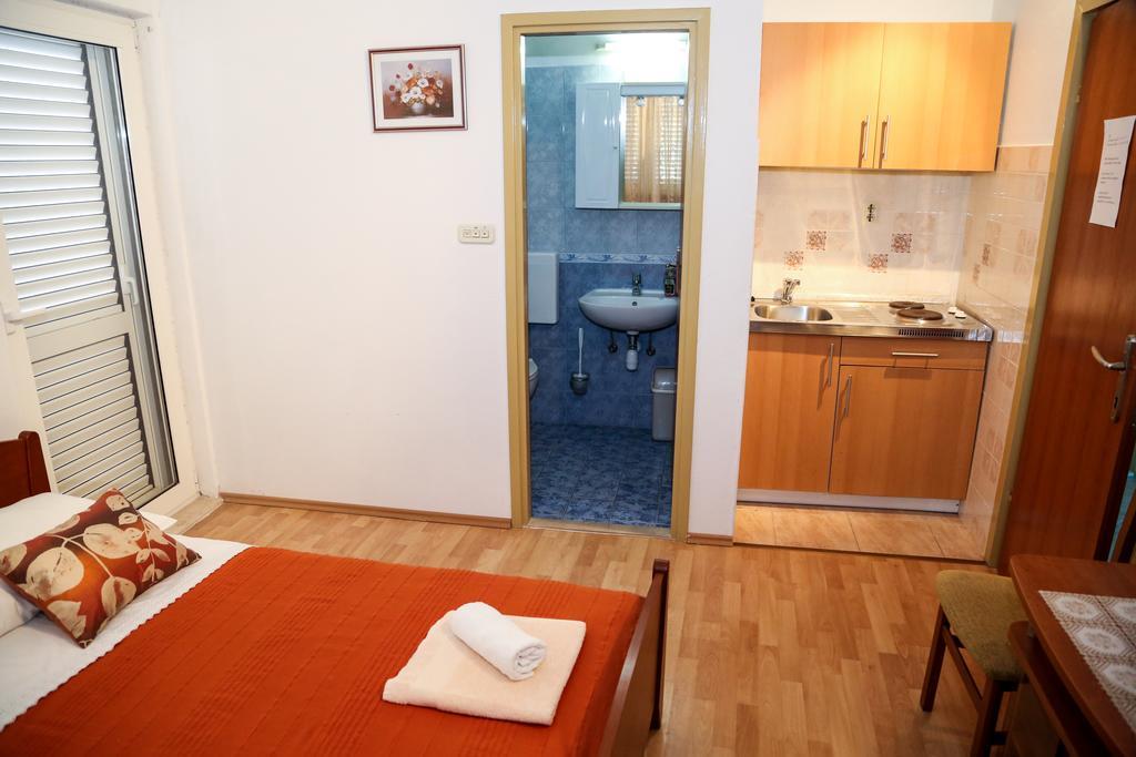 Apartments Dragica Milna  Buitenkant foto