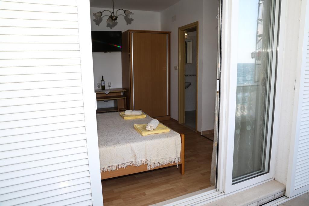 Apartments Dragica Milna  Buitenkant foto