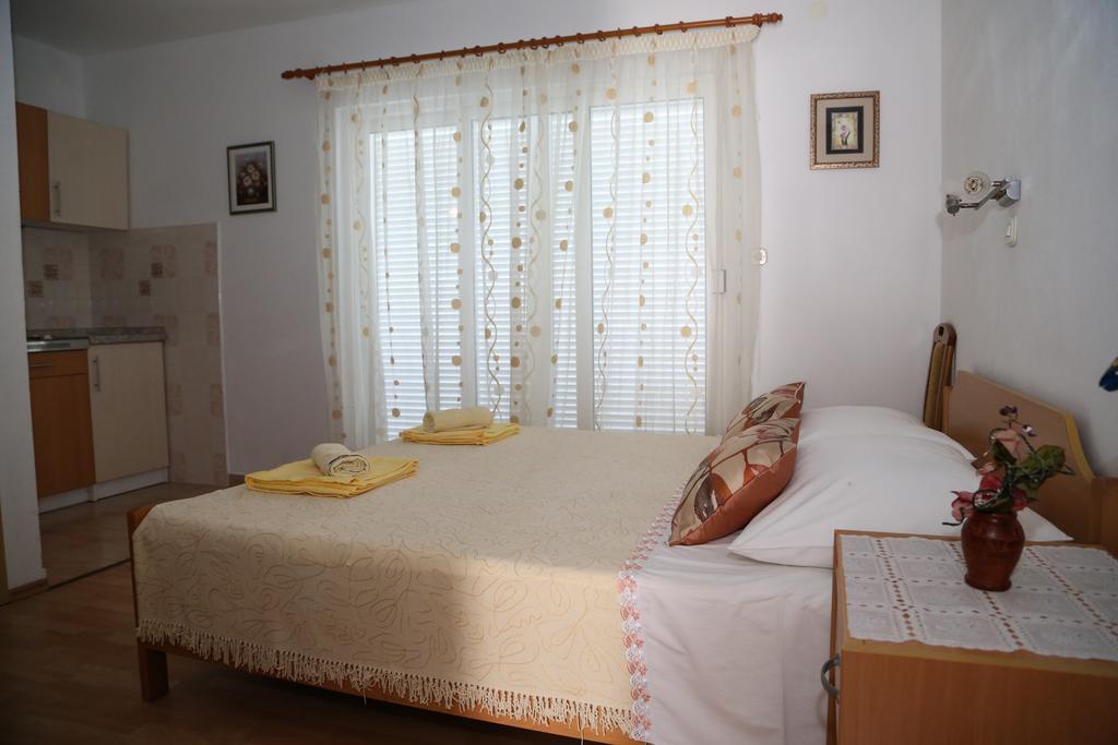Apartments Dragica Milna  Buitenkant foto