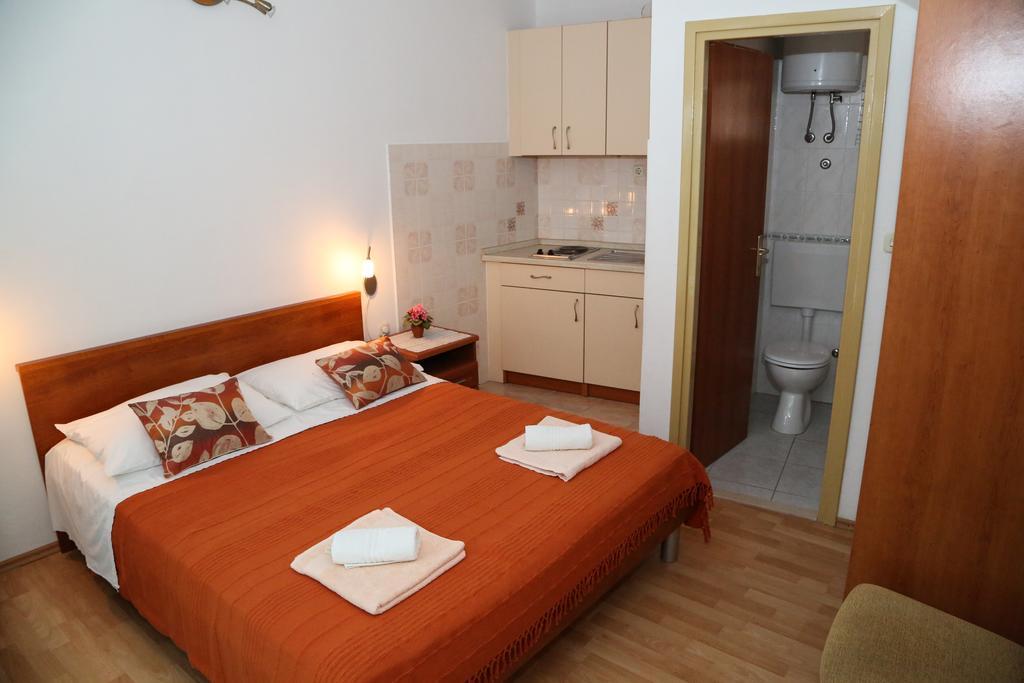 Apartments Dragica Milna  Buitenkant foto