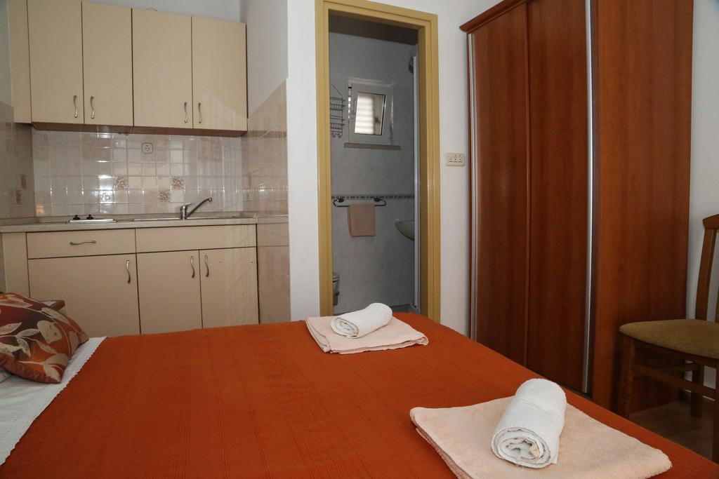 Apartments Dragica Milna  Buitenkant foto