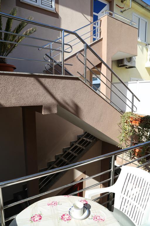 Apartments Dragica Milna  Buitenkant foto