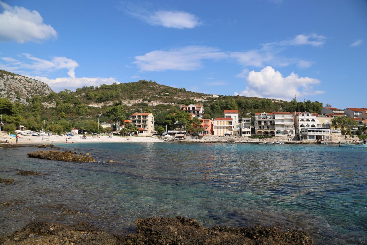 Apartments Dragica Milna  Buitenkant foto