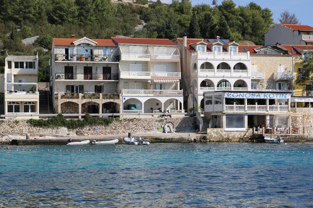 Apartments Dragica Milna  Buitenkant foto