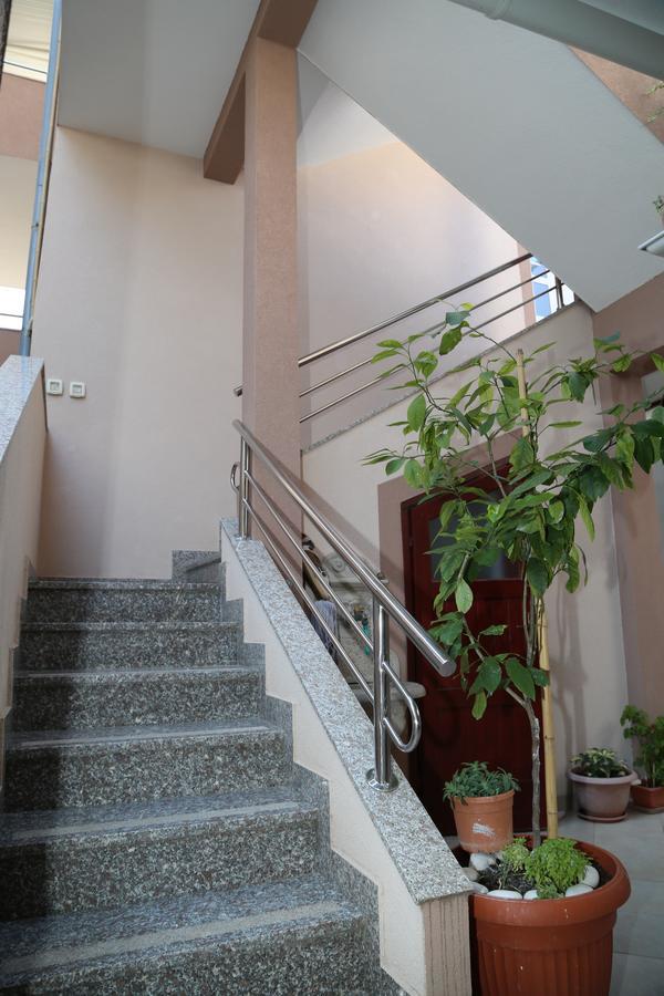 Apartments Dragica Milna  Buitenkant foto